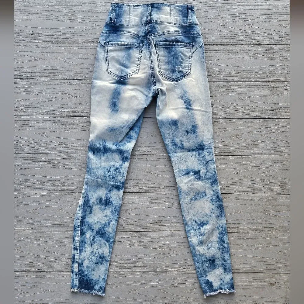 NOBO No Boundaries High Rise Sculpting Skinny Jean Distressed new no tags Size 3
